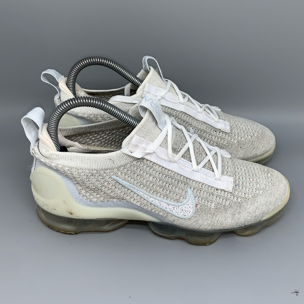 Nike Air VaporMax 2021 Flyknit White Running Shoes‎ DC4112-100 Women’s Sz 7.5